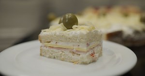 Posna slana torta je favorit ove sezone: Svaki sloj je bogat, a zajedno čine pravu fantaziju