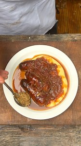 Bangers & mash with onion gravy 🇬🇧 british classics 🇬🇧 episode 1 #britishclassic #bangersandmash #oniongravy #foodyouwanttoeat | thomas_straker