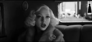 Amanda Seyfried and Gary Oldman channel Golden Age Hollywood glamour in MANK 🎬 Telling the story of the making of Citizen Kane, it’s David Fincher’s love letter to cinema. | Netflix