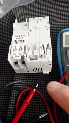 Continuity test circuit breaker 2 x 16 A with differential 30mA C600N 24587 and 26509 Merlin Gerin