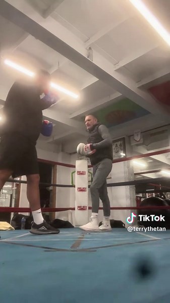 George Bacon Joins Train with the Tan Boxing Team