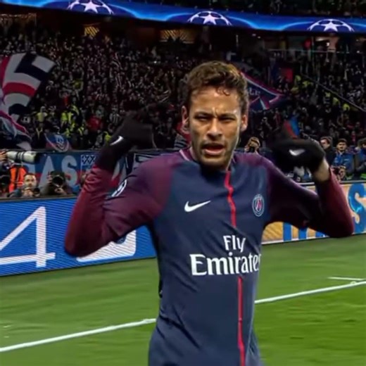 First edit using reverse. Hope you like it 😅 #viralshort #edit #reverseedit #neymar #fußball #brasil