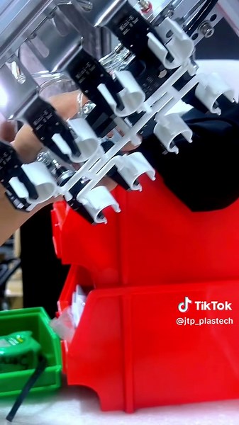 ออกแบบและติดตั้ง Jig Robot สำหรับฉีดพลาสติก