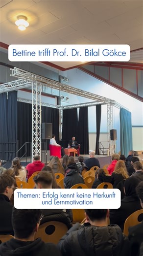 Bettine-von-Arnim Gesamtschule on Instagram: "🎓✨ Besuch mit Botschaft Diese Woche war Prof. Dr. Bilal Gökce bei uns an der Schule zu Gast. Der Physiker und Professor für Materialwissenschaften und Additive Fertigung an der Bergischen Universität Wuppertal sprach mit unseren Oberstufenschüler:innen über Themen, die wirklich bewegen: 👉 Erfolg kennt keine Herkunft 👉 Lernmotivation und Durchhaltevermögen Mit seiner eigenen Bildungs- und Lebensgeschichte zeigte er eindrucksvoll, dass Neugier, Eins