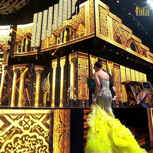 Kriti ko mila IIFA award for Best Actress Mimi ke liye #IIFA #IIFAAwards #IIFAThrowback #KritiSanon | IIFA Awards