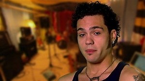 Watch The Real World Season 23 Episode 8 - Out of the Closet and Onto the Stage