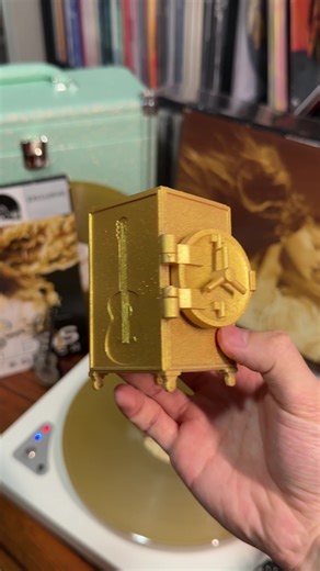 《Fearless》 （Taylor‘s Version） mini vault crystal ball mini fearless guitar #minivinyl #minicrystalball#taylorswift #fearless#fearlesstv