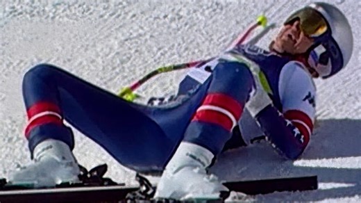 Lindsey Vonn crashes and is airlifted from course
