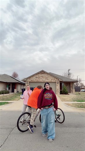 🤦🏻‍♀️🛢️🐎JESS🤦🏻‍♀️🛢️🐎 (@jess_that_middle_blocker)’s videos with The Spins - Mac Miller & Empire Of The Sun