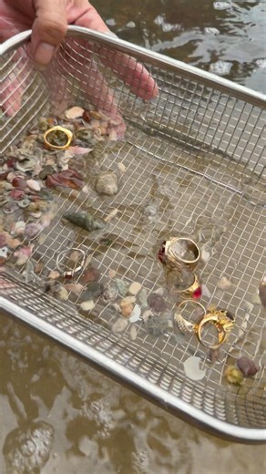 Beach Treasure Hunting - JACKPOT! MULTIPLE GOLD RINGS FOUND UNDERWATER! 💍💎🔥