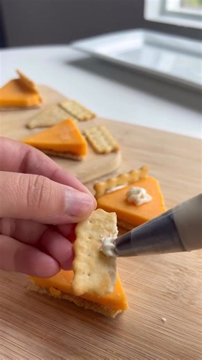Pumpkin Pie Cheese and Crackers 😋 How adorable are these?! The perfect mix of cute and tasty! Great for your next potluck, Thanksgiving snack board, or even a cozy fall get-together.🍂✨ They come together in minutes and are such a crowd-pleaser! Recipe link: https://www.ashcroftfamilytable.com/cheese-and-cracker-pumpkin-pie-bites/ | Take Them A Meal
