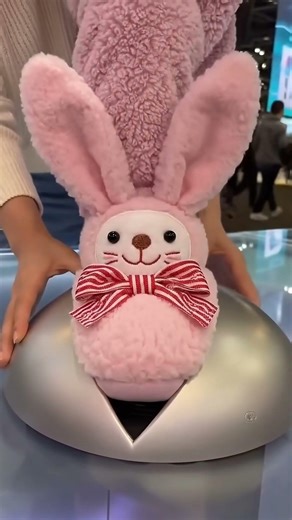 Japan’s Futuristic Shoe Store 🇯🇵👟 #shorts #satisfying #tech