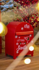 2.7K views · 66 reactions | ✨ O Natal é aquela época onde cada embrulho carrega um pedacinho do nosso coração. Mais do que está dentro da caixa, o que vale é o carinho de escolher algo que combine com a personalidade de quem amamos. Afinal, o melhor presente é estar presente, mas um mimo escolhido com amor faz o Natal brilhar ainda mais. Descobre mais sugestões de presentes em lojavivaonline.com  | VIVA Online | Facebook