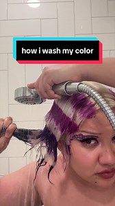 absolutely shocking my system with freezing cold water 🥶🧊 and washing each stripe very carefully. #hairdye #colorbleeding #stripedhair #washday
