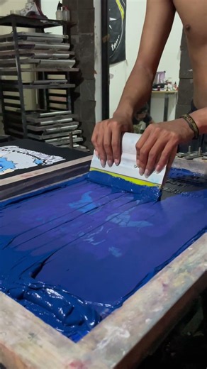 Multi color scree printing process #screenprinting