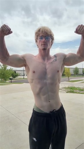 Ripped Guy Shows Off INSANE Biceps Outdoor - debbielifts #aesthetic #fitness