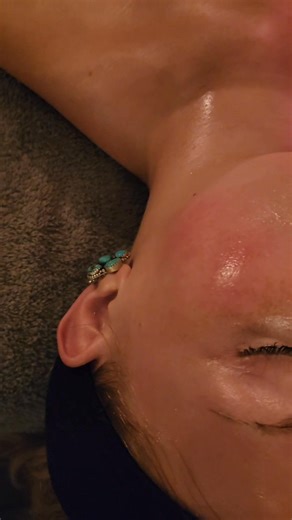 Benefits: Reduces inflammation: Red light therapy can help reduce inflammation in the skin, which can be beneficial for conditions such as acne, psoriasis, and eczema. Improves skin texture and tone: Red light therapy can stimulate collagen production, which can improve skin elasticity, reduce wrinkles, and even out skin tone. | Carrie D, Permanent Makeup Artist | Facebook