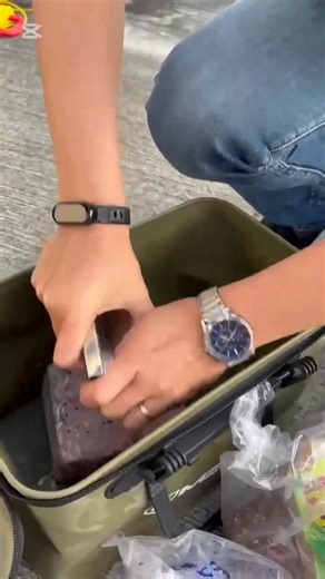 #年度大清倉第六天無所畏懼開到底 🔥🔥超好用、超高CP值 商品推薦🔥🔥 #2025新品今天不要錯過 🌊🌊MEIYO SI-002D 立體不鏽鋼誘餌桶刮板 🌊🌊 讓餌料更集中，集結性更好， 讓你鎖定的標點更加準確。 🎣當蝦鏟 🎣當餌盒 🎣誘餌更扎實 #不鏽鋼材質 #台灣製造 #升級版 | 名洋樂購直播