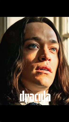 Dracula: A Love Tale is a film directed by Luc Besson that retells the story of Dracula with a focus on the tragic romance between Vlad III and his wife, Elisabeta. After her death in the 15th century, Vlad becomes a vampire and, centuries later, in 19th-century Paris, believes that Mina is the reincarnation of Elisabeta. He begins an obsessive search for her while facing vampire hunters. Dracula is portrayed by Caleb Landry Jones, and Mina by Zoë Bleu Sidel. 🦇🌹O Fascínio e o Encanto Pelos Vam