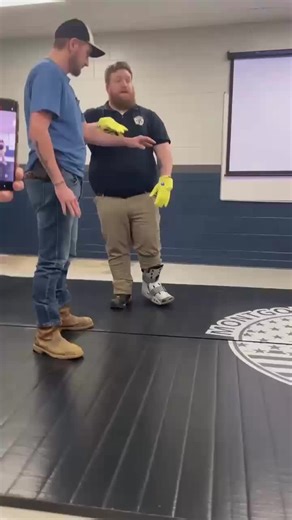 taser gloves #fyp #foryoupage