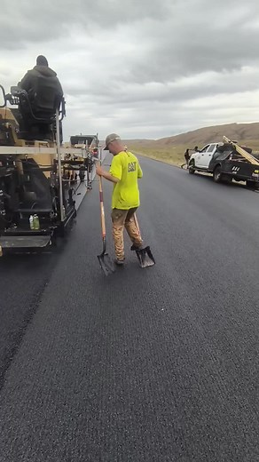 Every asphalt worker has tried this at least once... 🎥: Clinton Coggle #asphaltlife #laborer #construction