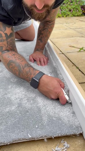 3.9M views · 10K reactions | HOW TO CUT YOUR CARPET WITH A HOOK BLADE #carpet #carpetinstallation #flooring #homeimprovement #flatlay #diy #reels | The Home Improvements Channel Uk | Facebook