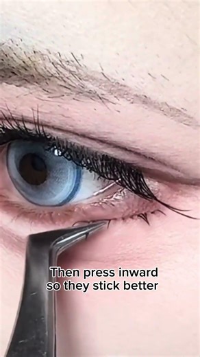 Simple tutorial on how to do bottom lashes in the right way. Easy and natural👀 #Hanakoko #lashes