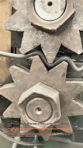 * Biegen, zwingen, formen: Wie der Stahl aus Mangan und Silizium seine Krümmung findet