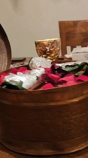 Awadh ki daawat tab hi mukammal hoti thi, jab aakhir mein paan mehfil ko band kar deta tha. Nawabi tehzeeb ki woh meethi nishani— aaj bhi hum har khaane ke saath nibhaate hain. [noshe jaan, awadhi food, awadhi paan, paan ritual, nawabi tradition, daawat culture, royal cuisine, authentic awadhi flavours, mumbai dining] | Noshe jaan