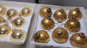 #vintagechristmas #diy #antiquingwax #Christmasornaments Take those old ornaments and give them new life. For more DIYs check out this video https://youtu.be/k5CxGTCgo_Y Affiliate link to tea lights https://amzn.to/3yN0YWc | Julie's Designs & Signs