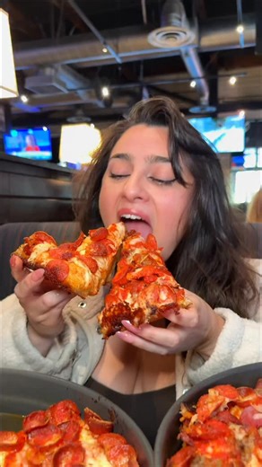 New pizza at @bjsrestaurants = FLAVOR UPGRADE UNLOCKED 🍕 Ordered the Epic 5 Meats Pepperoni Extreme and I’m not okay because WHY IS IT THIS GOOD?! 😭😭🔥 This is one legendary remix. Hand-pressed crust ✅ Fresh sauce ✅ Creamy whole-milk mozz ✅ Pepperoni that cups 🔥 Sausage that SLAPS 👌 10/10… would inhale again. Get to BJ’s Restaurants to try their new pizza NOW and be sure to post your first bite remix using the hashtag! #BJsPizzaFirstBiteRemix #BJsPizza #PaidPartnership | First Date Guide