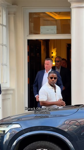 4.8M views · 604K reactions | Former U.S. President Barack Obama spotted in London ahead of ‘An Evening with President Obama’ at The O2 @barackobama #barackobama #obama #formerpresident #london #fyp | About.London | Facebook