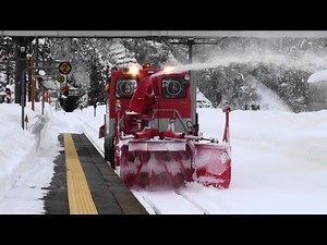 JR猪谷駅 排雪モーターカーが除雪 大雪の高山本線 2012.1.29 [Rotary Snowplow]