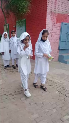 This small act shows a big lesson: keeping school clean is everyone’s responsibility. Let’s all promise to throw waste only in the bin and keep our surroundings neat and beautiful. A clean school reflects good habits and a caring heart! GGHS Quaid Abad lodhran DEA Lodhran | School Education Department, Government of the Punjab