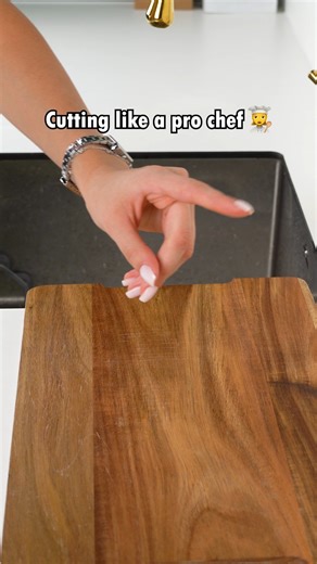 32K views · 36 reactions | Cutting like a pro chef ‍  This video was produced by Network Media and Aoos Media | Simple Stories | Facebook