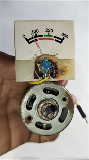 “DIY Electricity Generator Using DC Motor ⚡ Easy Trick!”