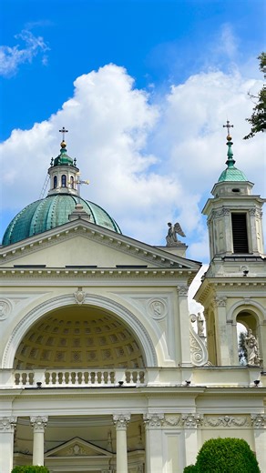Yelyzaveta Bryzhak | Repilenko on Instagram: "🇳🇴Коли я думаю про справжню історію Попелюшки в королівських сімʼях Європи, я згадую не журналістку Летицію (королеву Іспанії), не доньку пілота і стюардеси Кетрін (принцесу Уельську), а Метте-Маріт Тʼєссем Хьойбі, кронпринцесу Норвегії. Її історія настільки вражаюча і, на перший погляд, неможлива, що іноді можна сумніватись у її реалістичності. Дівчинка народилась у не дуже благополучній родині, коли їй було 11 - батько залишив сім’ю заради танців