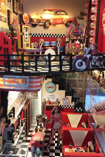 Experience the 1950s Nostalgia with Vintage Decor