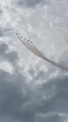 7.4K views · 291 reactions | ❤️ Blue Angels Line Abreast Loop #blueangel #blueangels #f18 #nasoceana #NASOceanaAirShow #aviation4u #airshow #airshowfan #airplane #aircraft #flying #aviation #avgeek #AmaZing #usa | Air Show Fan | Facebook