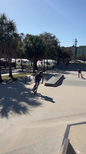 Flow Team rider Tyler Hill enjoying that Florida sunshine while in the area for some shows ⚡️🙌#danscomp #bmx #floridabmx | Dan's Comp