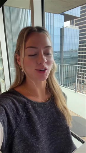 Austin snow day 😝 I love the drama and hope snow actually sticks to the ground #atx #austintexas