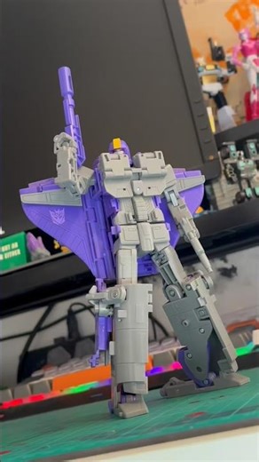 Is the new Studio Series Astrotrain that bad? | #transformers Studio Series Astrotrain Review