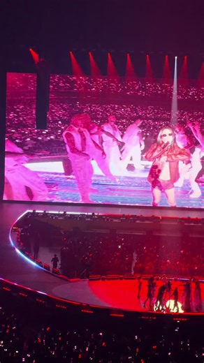 Gorgeous Jennie Shines at Tokyo Dome