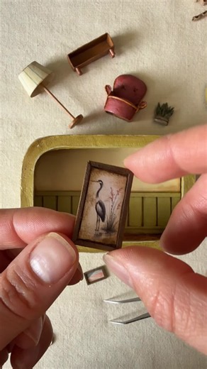I designed this tiny room and created every little detail from paper and papier-mâché. 🤎 It’s all part of my DIY miniature tutorial — so you can try making your own tiny world, too. ✂️✨ #MiniatureDIY #PapierMache #MiniatureMaking #MiniatureArt #DIYCrafts