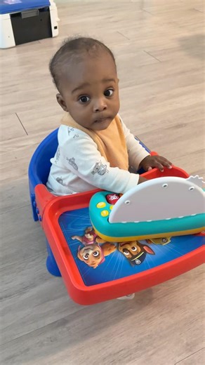 New chair new vibe 😂😂😂