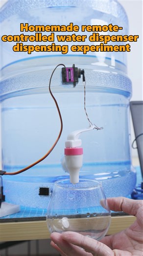 Homemade remote-controlled water dispenser dispensing experiment #electronic #arduino