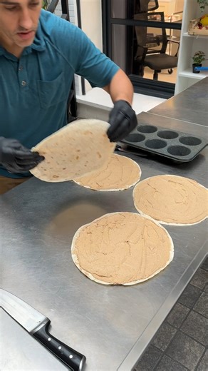 1.7M views · 8.2K reactions | Tortilla cinnamon roll! A super easy take on a cinnamon roll using tortillas 朗 #fblifestyle | Chefclub Network | Facebook