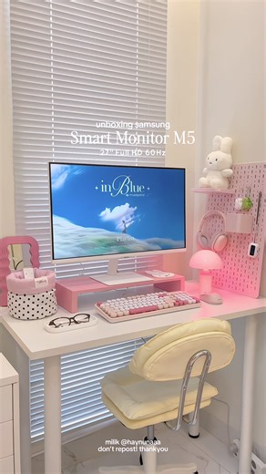 Unboxing the Samsung M5 Smart Monitor