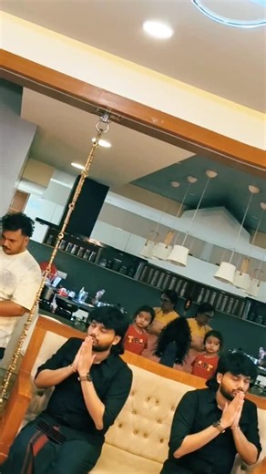 Thanseer koothuparamba on Instagram: "റിലീസായിട്ടോ.... Watch : https://youtu.be/eC826yuXHCw?si=RkPR0Ldj4_f8HWfc *തൻസീർ കൂത്തുപറമ്പ് പാർവതി ലിജിൻ പാടി അഭിനയിച്ച ഏറ്റവും പുതിയ ഹിന്ദു ഭക്തി ഗാനം* *എല്ലാവരും സ്റ്റാറ്റസ് വെക്കണേ... അത് പോലെ കമന്റ് ചെയ്യണേ....* Production: Taalboys Vision 🙏🎵🙏🎵🙏🎵🙏 Sabarimala l Thanseer koothuparamba l Parvathy ligin l Ayyappa Devotional Album Songs Irumudikattu .................................................... ➤ Album : Sabarimala ➤ Song Name : Sabarimala ➤ M