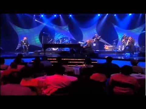 Roberta Flack - FEEL LIKE MAKIN' LOVE (Live)